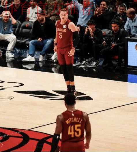 0.4秒空接扣篮绝杀!7人上双掀翻东部第二,快船旧将狂轰33分 0.4秒空接扣篮绝杀!7人上双掀翻东部第二,快船旧将狂轰33分