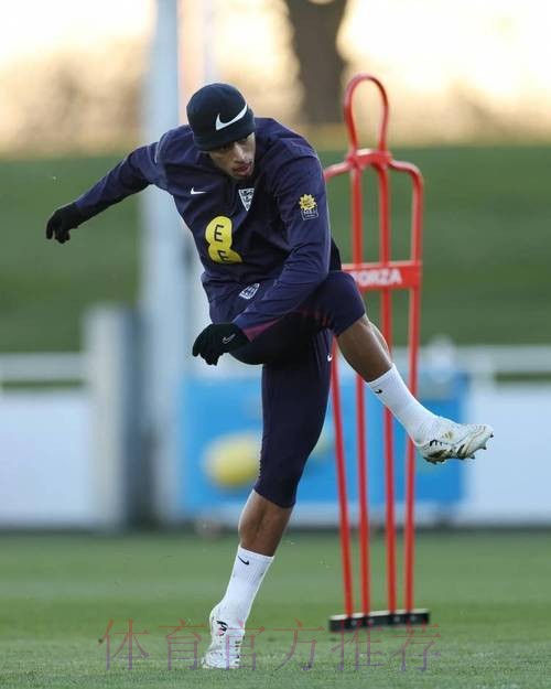 贝林厄姆晒训练照片:终于回到球场与兄弟们一起 贝林厄姆晒训练照片:终于回到球场与兄弟们一起